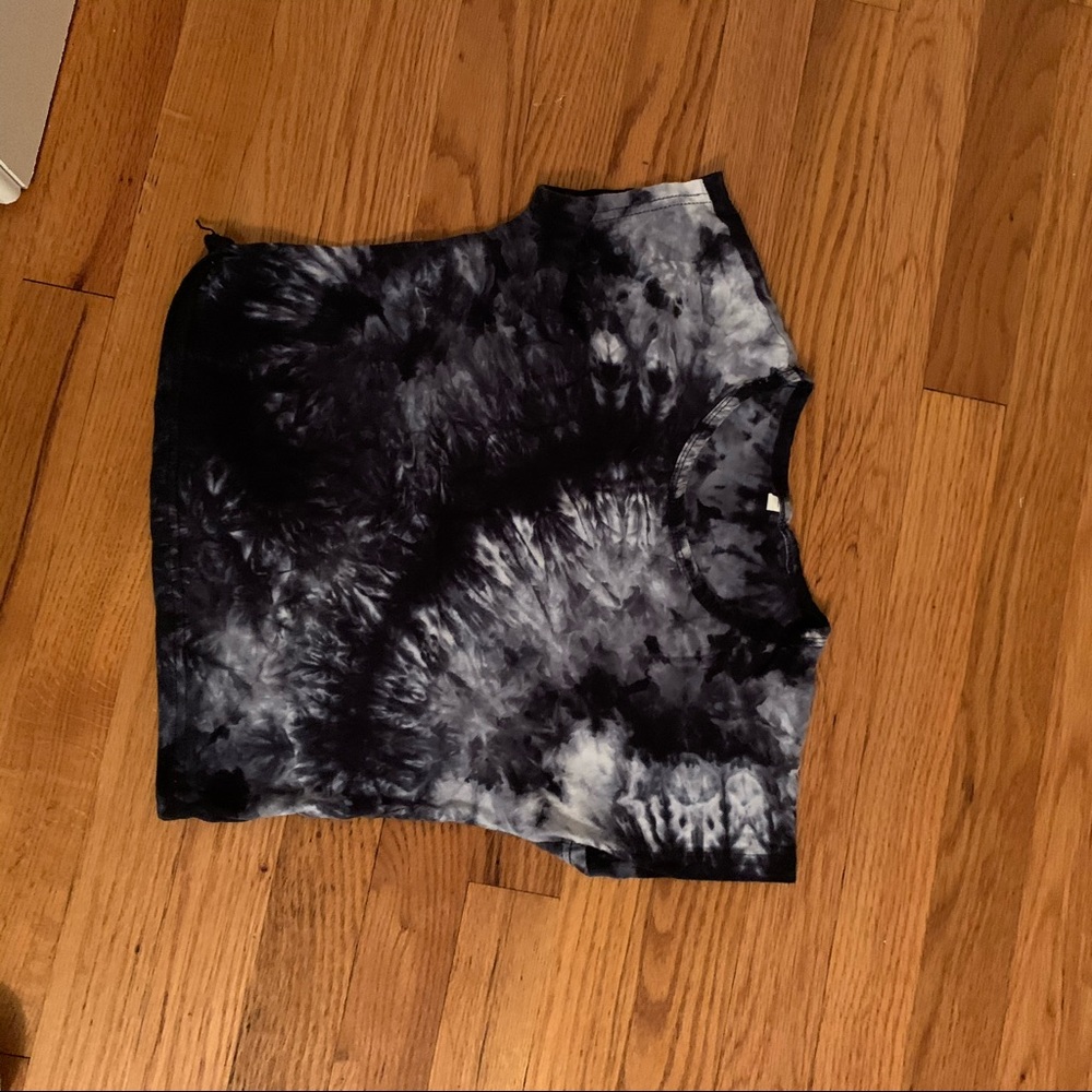 Tie die shirt, very small.